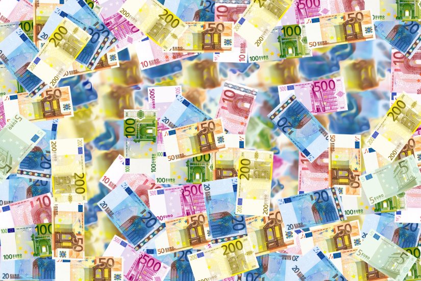 banknotes-bills-cash-47544 (1)